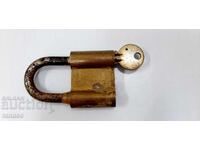 Стар катинар с ключ(1.5)