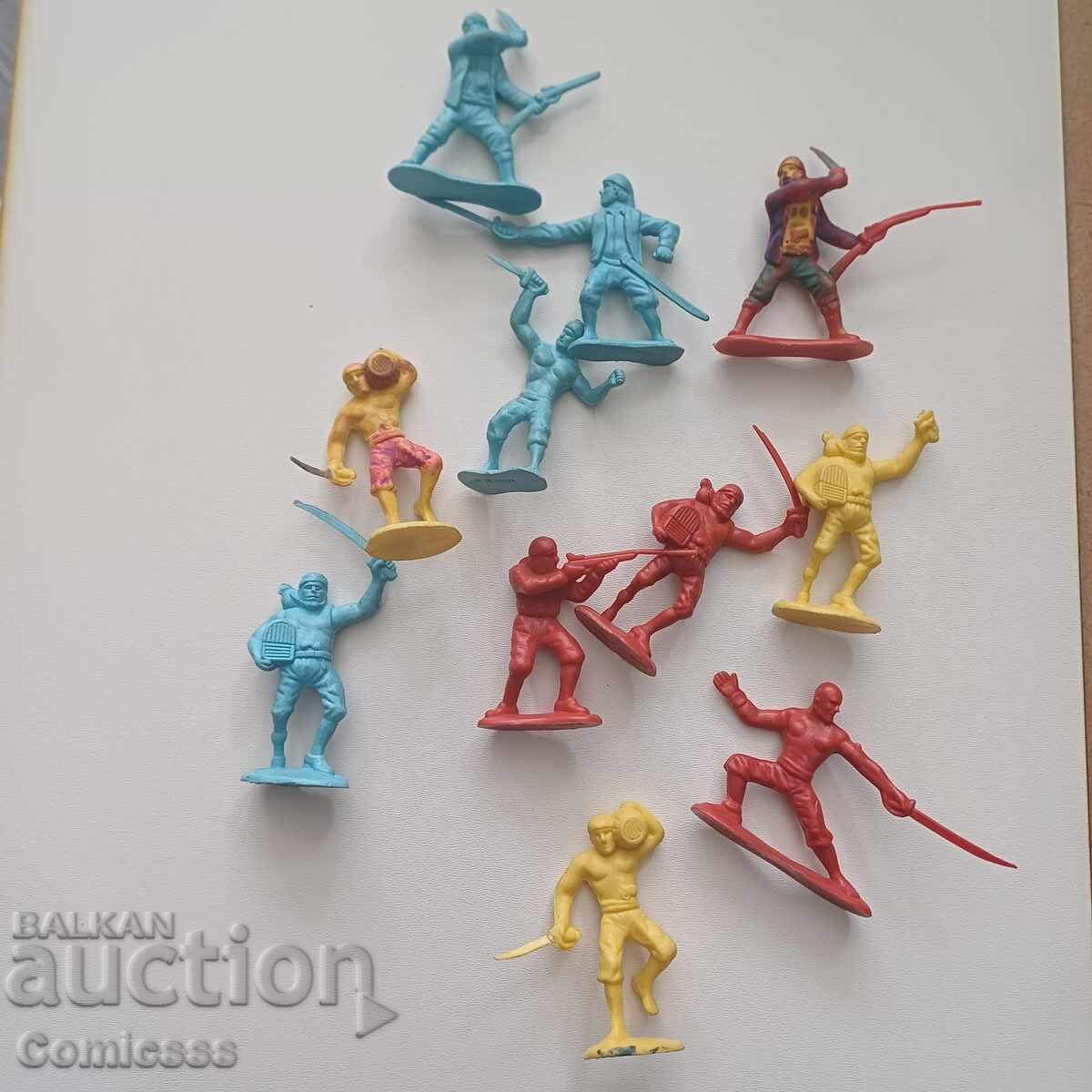 Pirați de plastic cu preț 10.00 BGN | € 5.11 Pirați de plastic cu preț 10.00 BGN | € 5.11