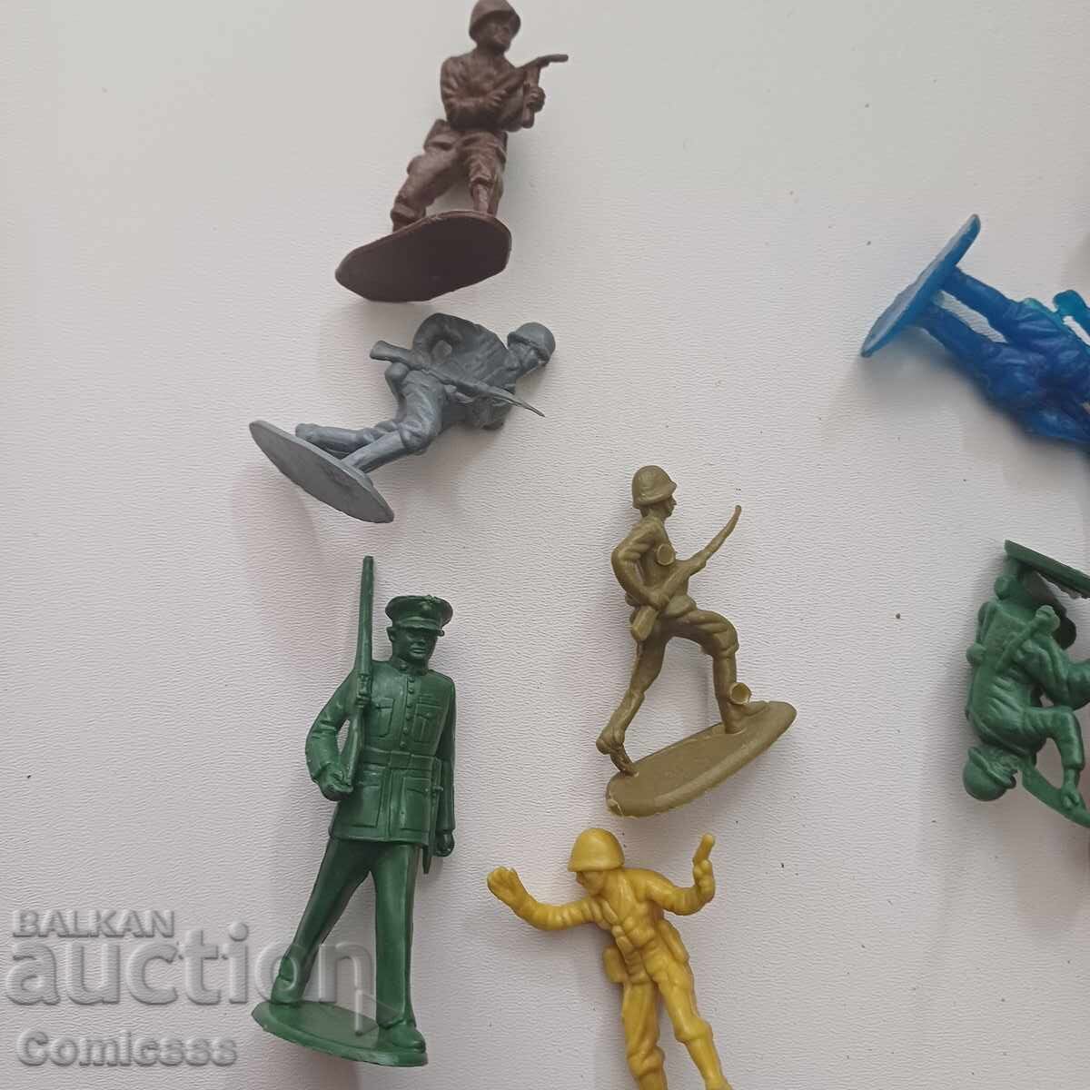 Στρατιώτες για διακόσμηση με τιμή 1.00 BGN | € 0.51