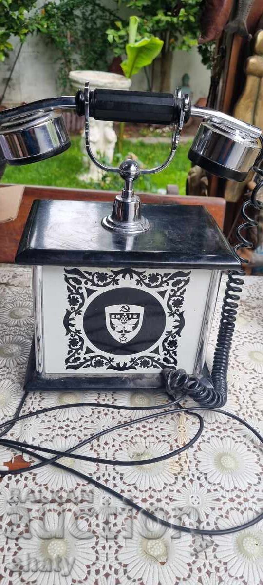 Telefon rusesc vechi cu preț 120.00 BGN | € 61.36 Telefon rusesc vechi cu preț 120.00 BGN | € 61.36