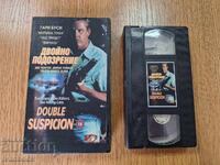 Caseta video VHS - Suspiciune dublă