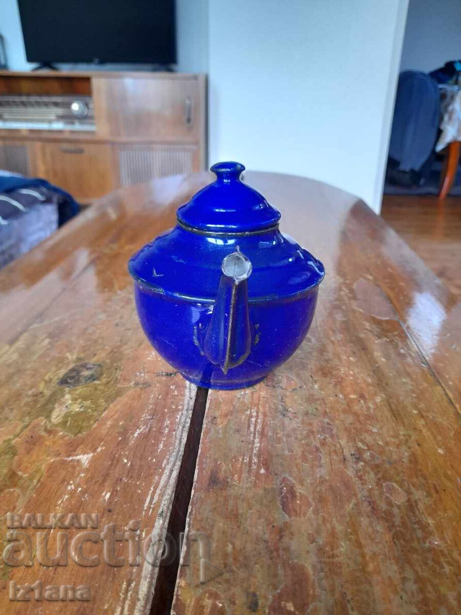 Ceainic vechi emailat cu preț 42.00 BGN | € 21.47 Ceainic vechi emailat cu preț 42.00 BGN | € 21.47