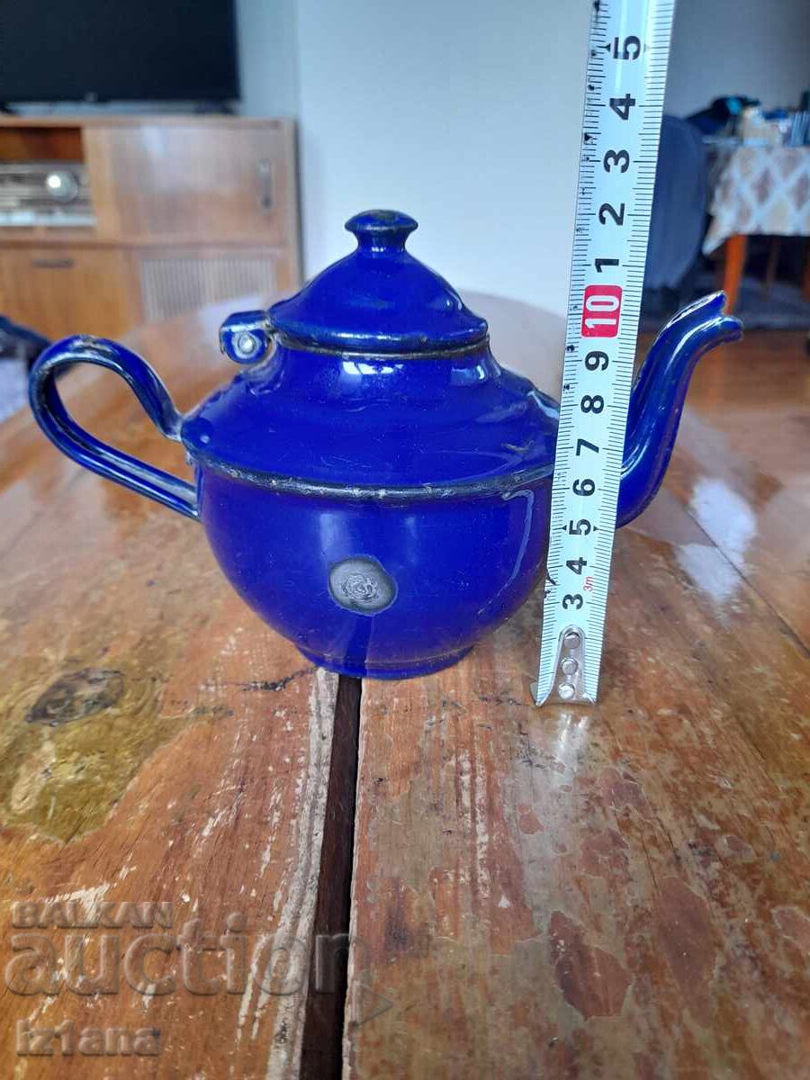 Licitație Ceainic vechi emailat Licitație Ceainic vechi emailat