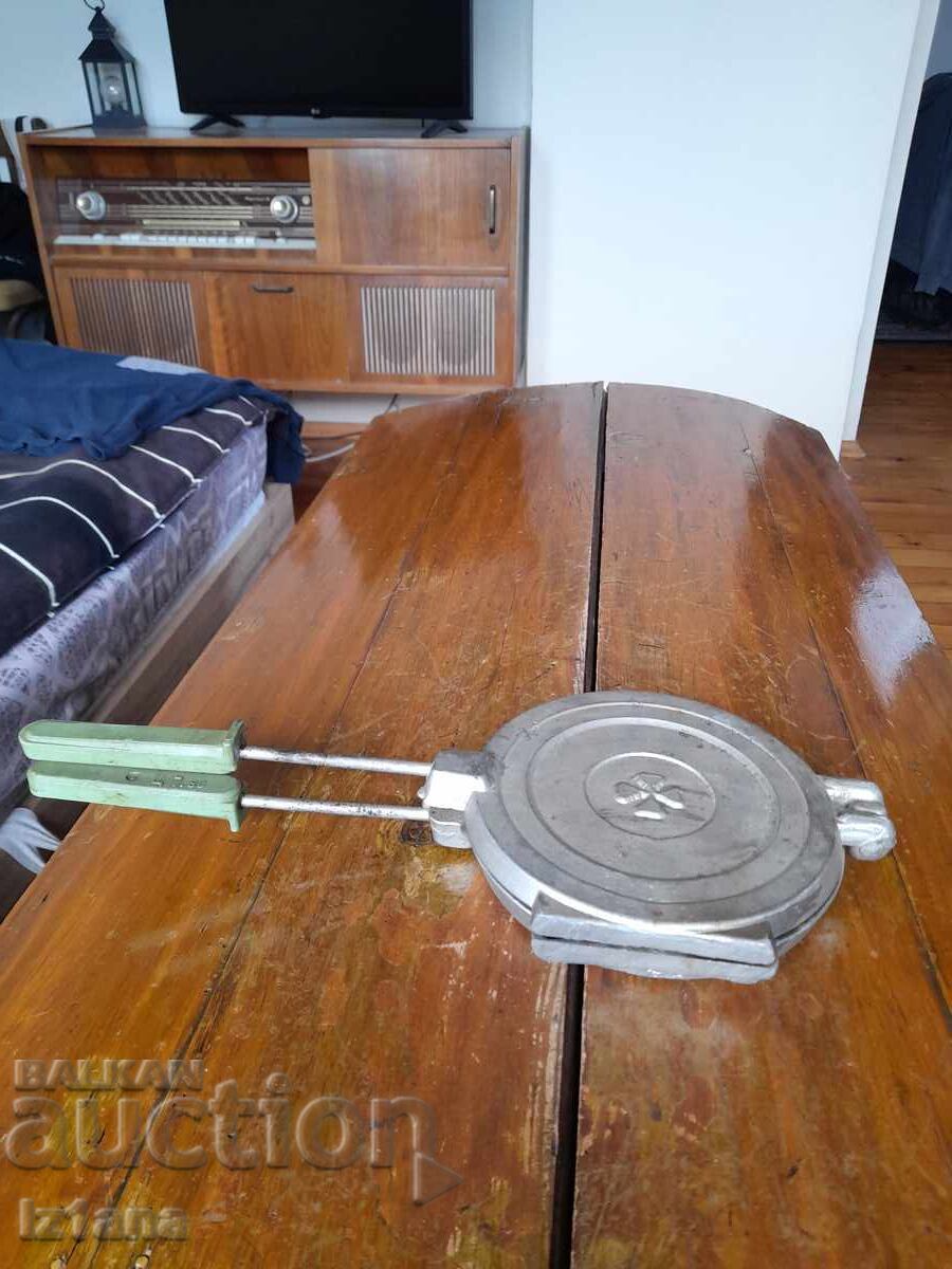 Παλιά συσκευή, φόρμα για ψήσιμο γλυκών, Ξηροί καρποί