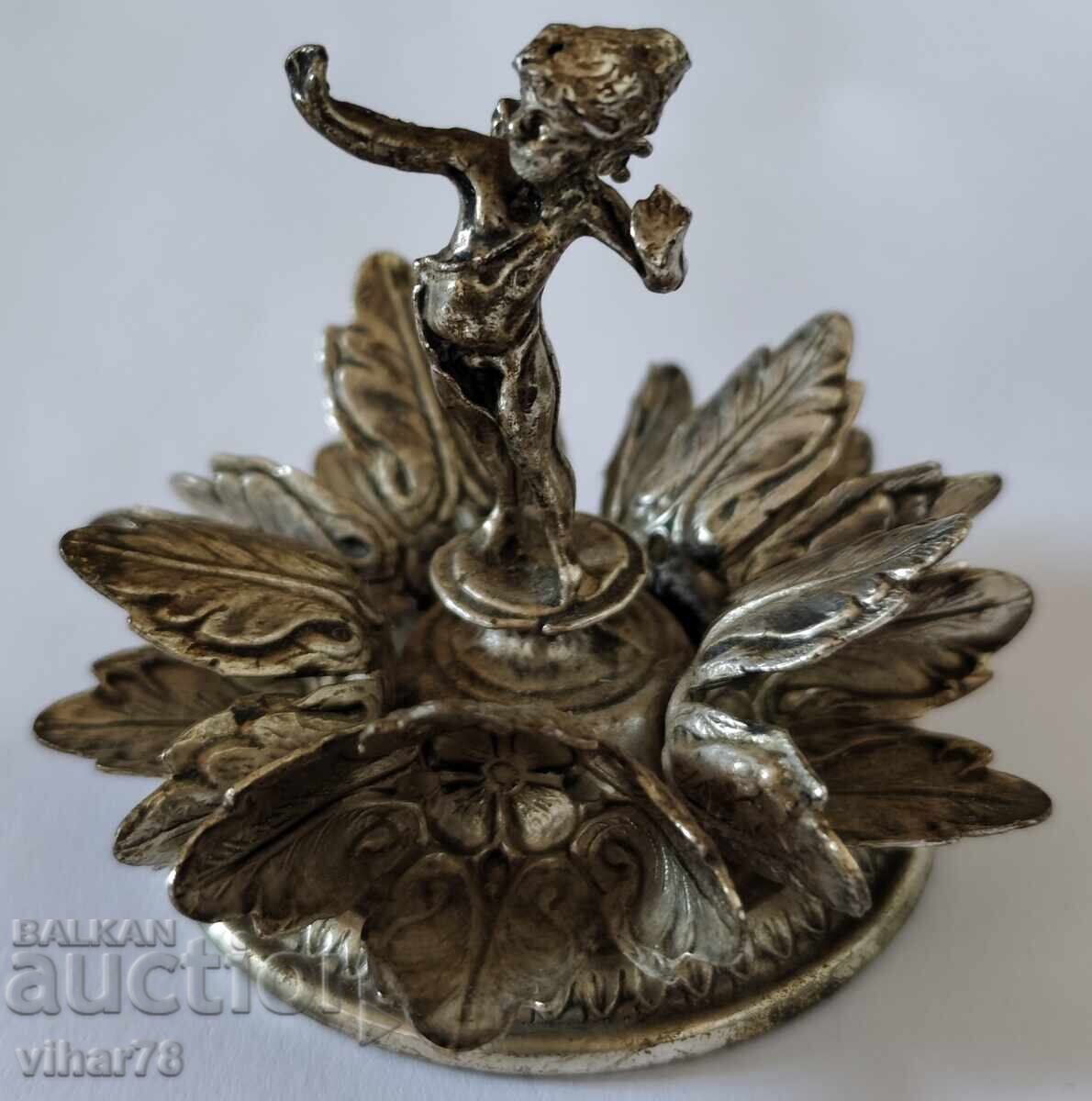 Statuette-figure Statuette-figure