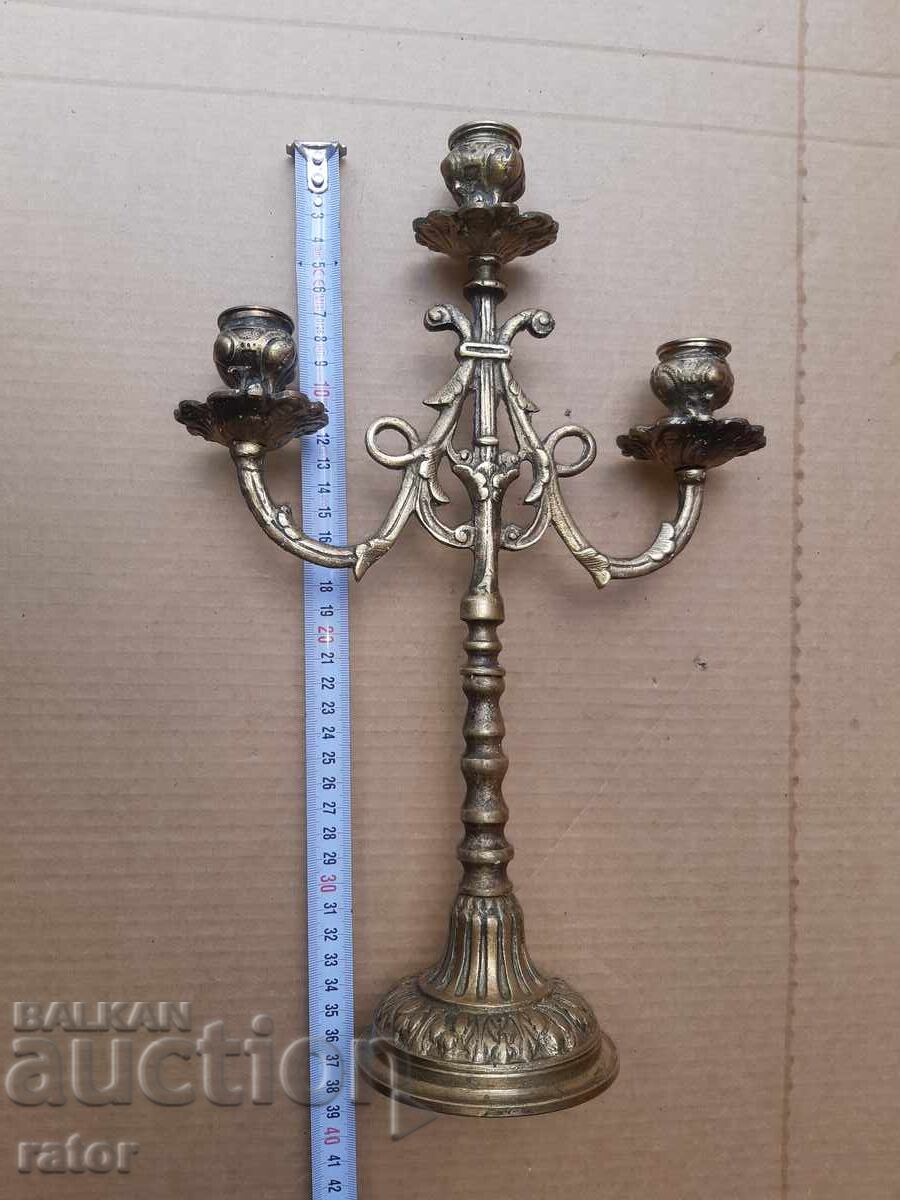 Πολύ παλιό μπρούτζινο τριπλό κηροπήγιο 100+ ετών με τιμή 87.99 BGN | € 44.99 Πολύ παλιό μπρούτζινο τριπλό κηροπήγιο 100+ ετών με τιμή 87.99 BGN | € 44.99