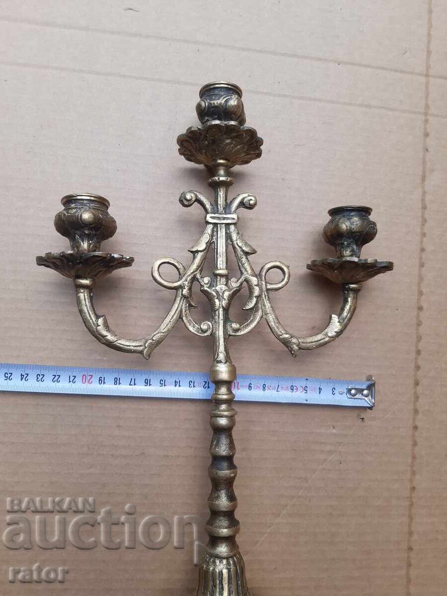 Παράδοση Πολύ παλιό μπρούτζινο τριπλό κηροπήγιο 100+ ετών Παράδοση Πολύ παλιό μπρούτζινο τριπλό κηροπήγιο 100+ ετών