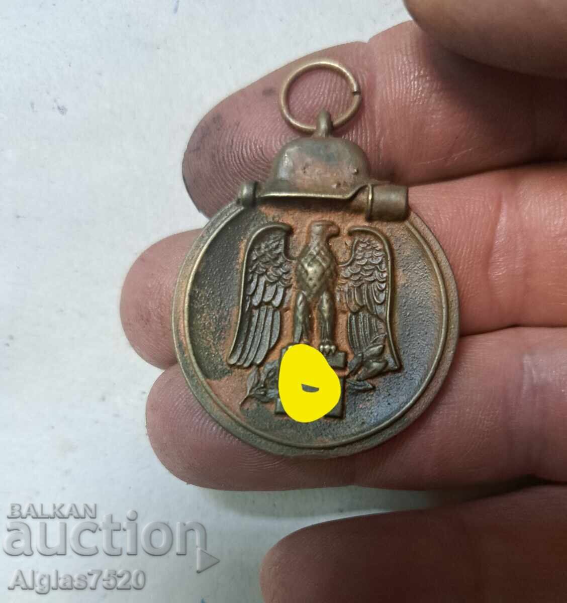 Оригинарен германски медал на Вермахта със свастика