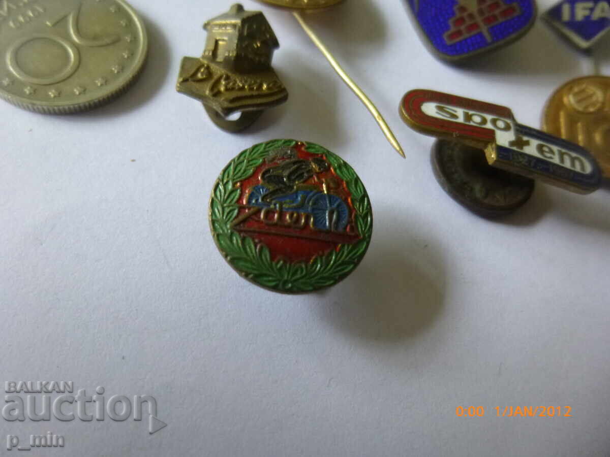 7 bucăți insigne piept cu preț 18.00 BGN | € 9.20