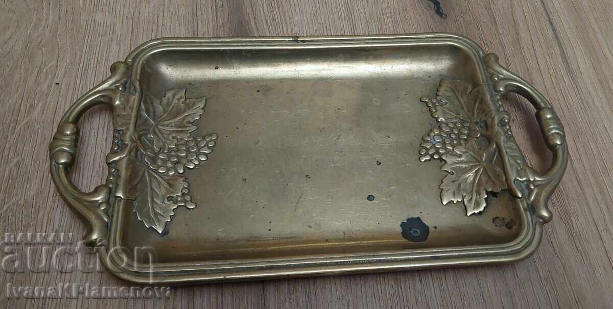 Tavă de alamă pentru cunoscători