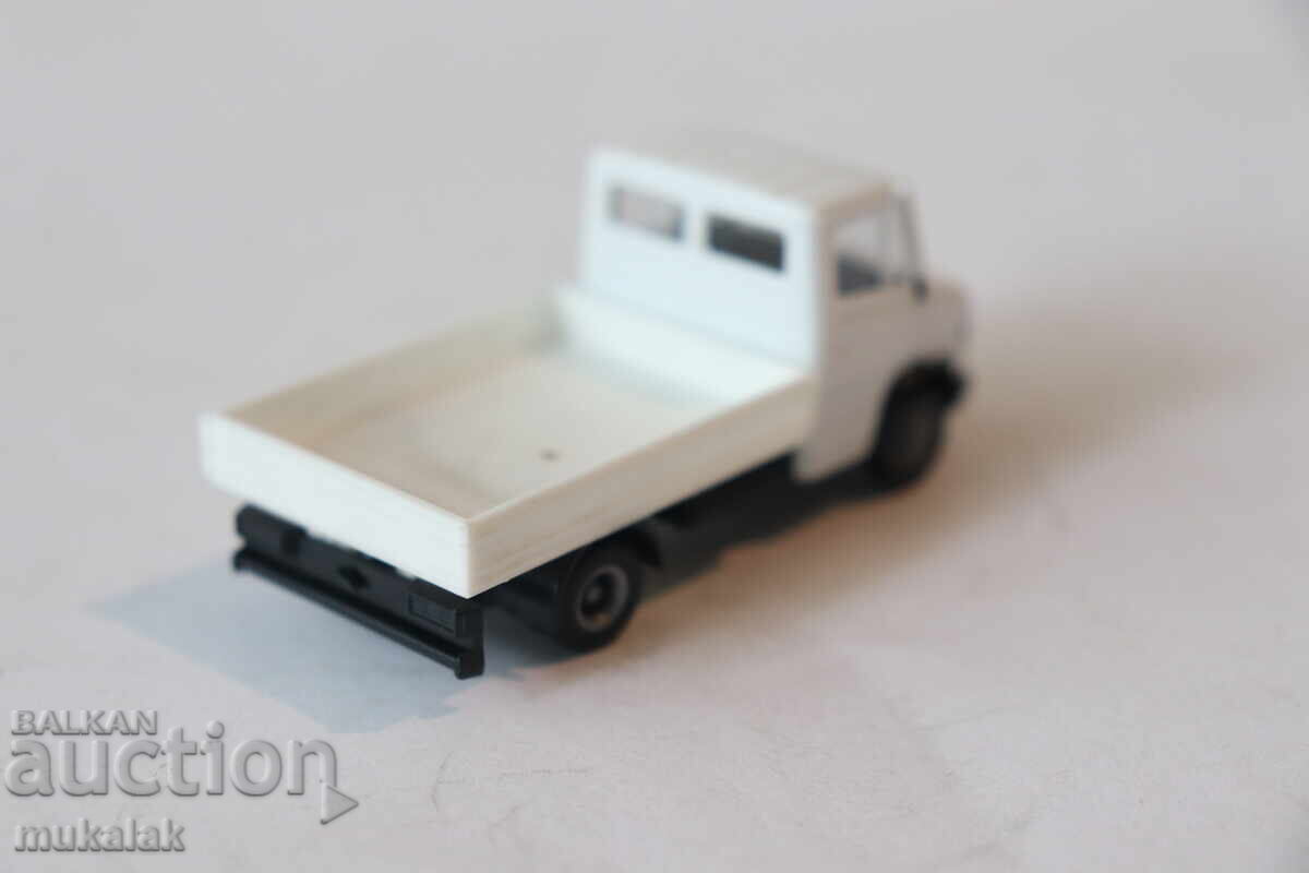 Delivery of HERPA H0 1/87 MERCEDES BENZ 609 TRUCK BUS MODEL CAR