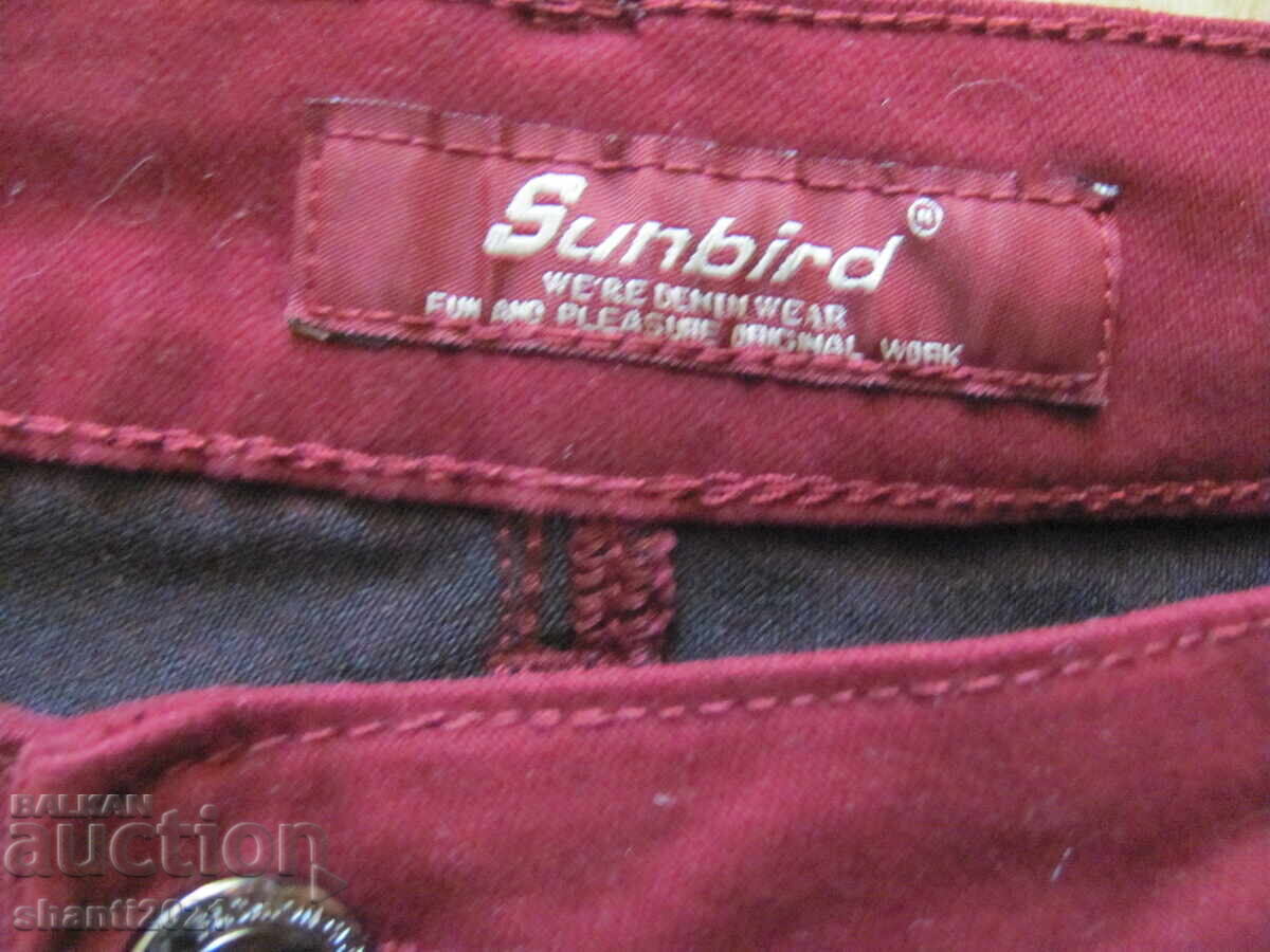 Licitație Pantaloni de damă - noi cu etichetă, Sunbird, culoare vișinie Licitație Pantaloni de damă - noi cu etichetă, Sunbird, culoare vișinie