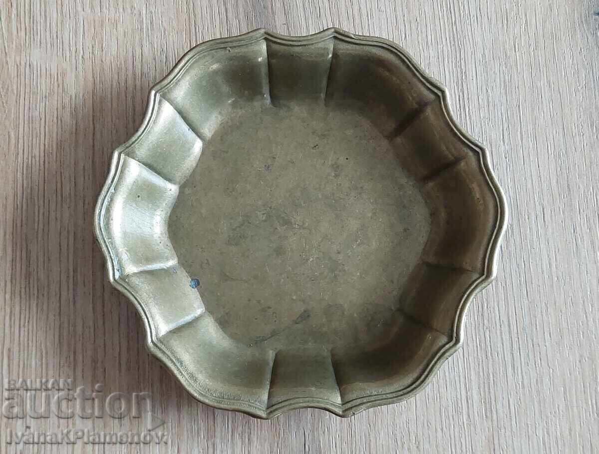 Bol de bronz pentru colecționari cu preț € 8.00 | 15.65 BGN