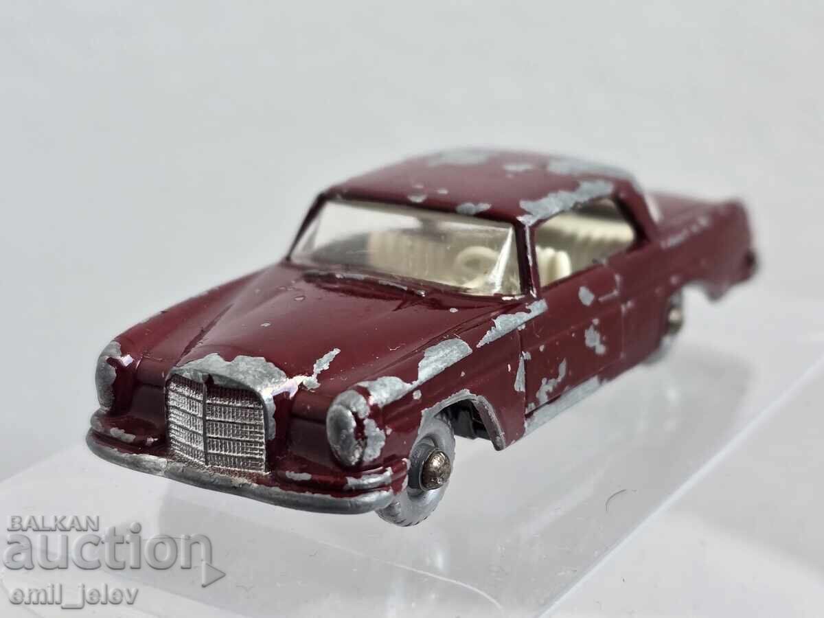 LESNEY MATCHBOX - 53B Mercedes 220 SE 1963-1967 cu preț 19.99 BGN | € 10.22