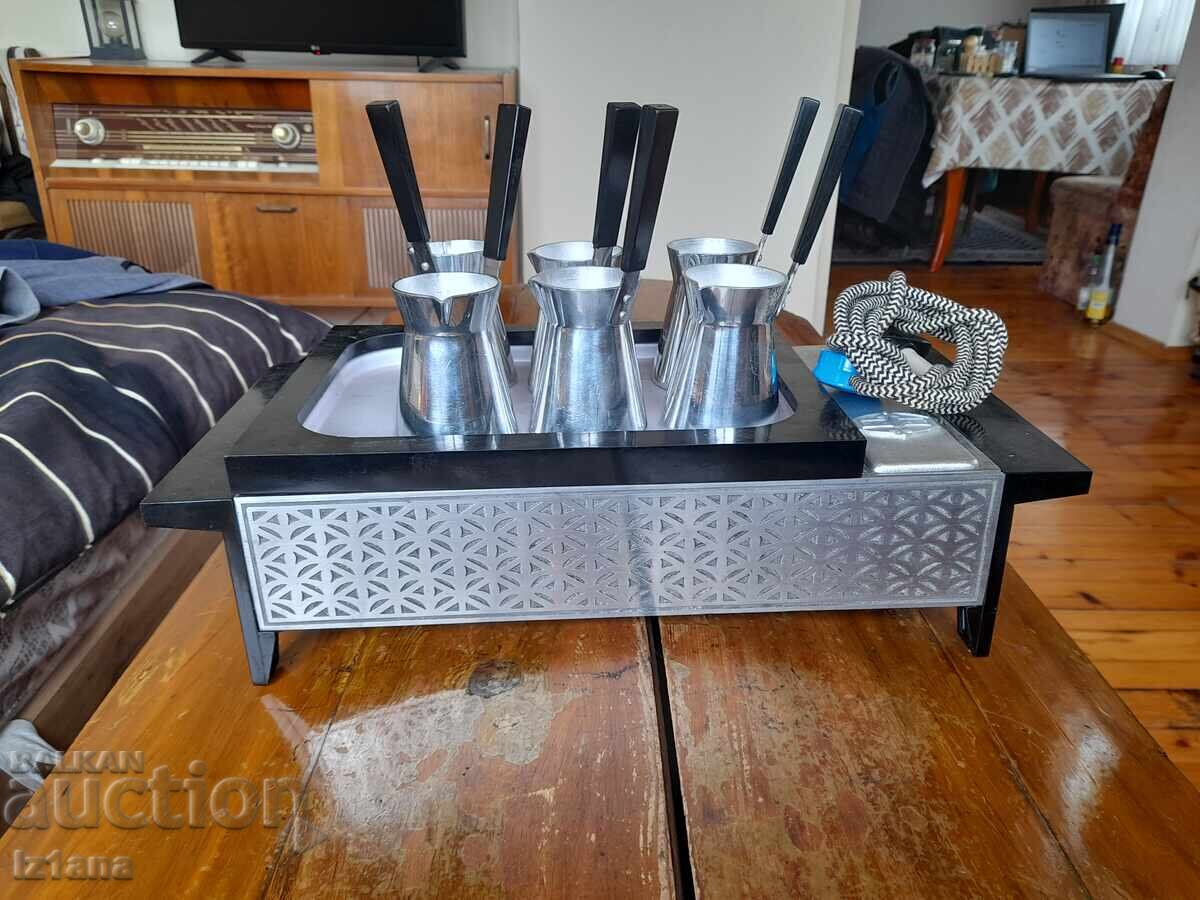 Παλιά καφετιέρα, μια συσκευή για την παρασκευή καφέ στην άμμο