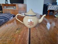 Стар емайлиран чайник