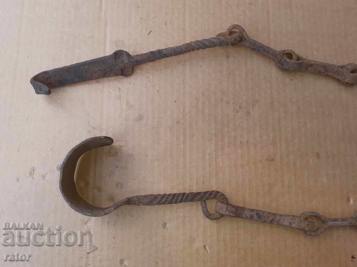 Παράδοση Παλιά αλυσίδα τζακιού από σφυρήλατο σίδερο, γερή Παράδοση Παλιά αλυσίδα τζακιού από σφυρήλατο σίδερο, γερή