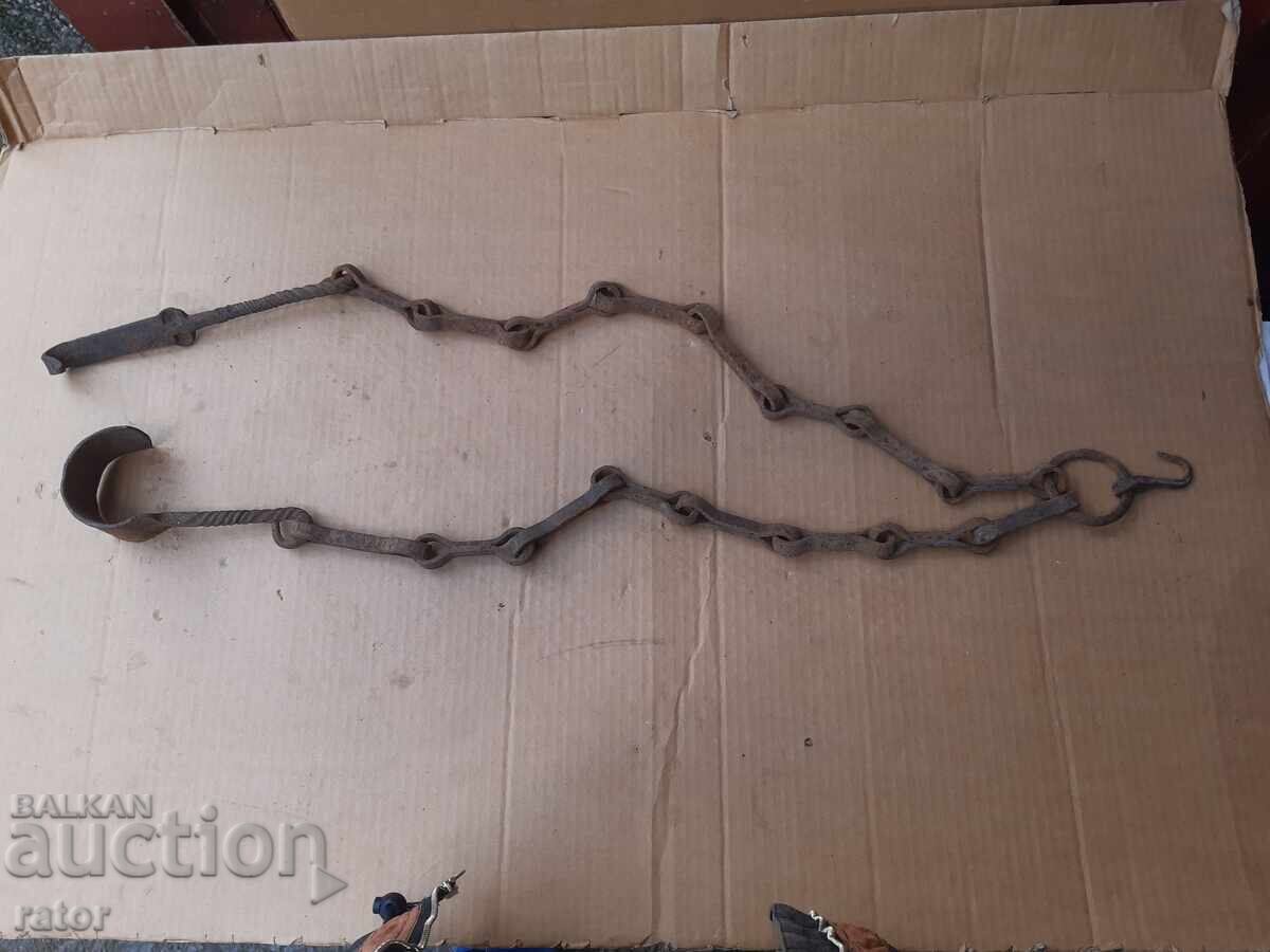 Стара верига за огнище от ковано желязо , здрава