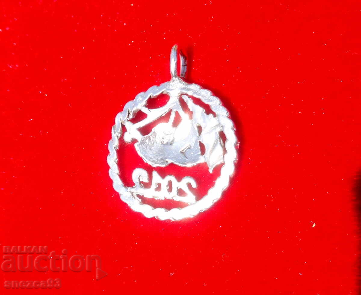 Сребърна висулка,медальон 3 гр. с цена 9.00 лв. | € 4.60
