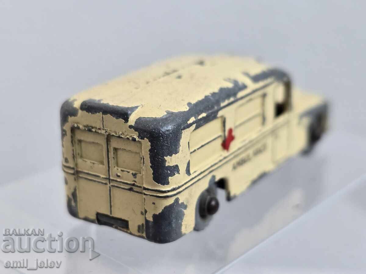 Matchbox Moko Lesney No.14B Daimler Ambulance 1958-1961 - 6 Matchbox Moko Lesney No.14B Daimler Ambulance 1958-1961 - 6