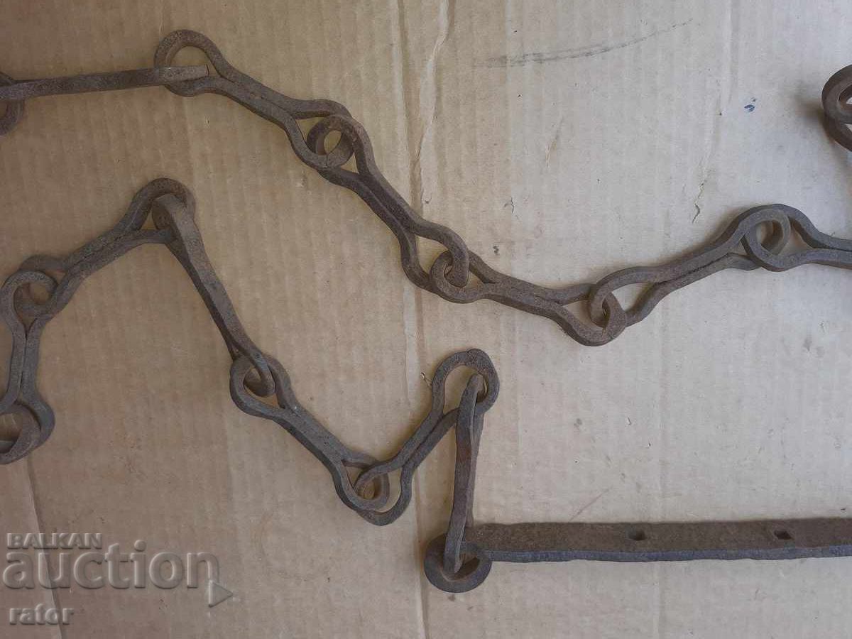 Auction Old wrought iron fireplace chain, sturdy Auction Old wrought iron fireplace chain, sturdy