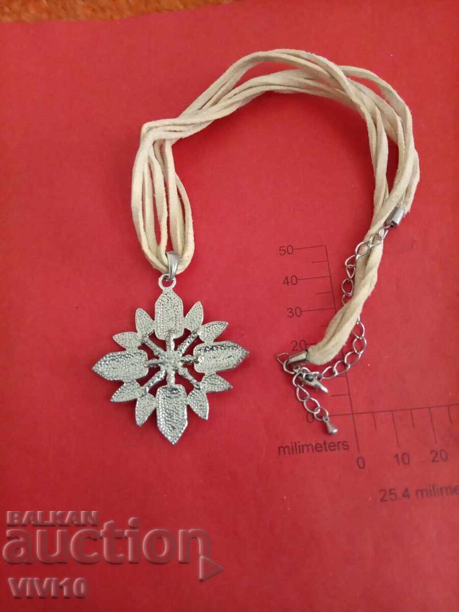 Antique enamel necklace with price 40.00 BGN | € 20.45 Antique enamel necklace with price 40.00 BGN | € 20.45