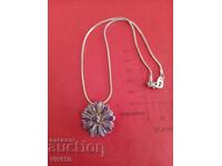 Αρχαίο κολιέ με σμάλτο