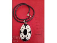 Αρχαίο κολιέ με σμάλτο