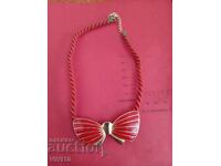 Αρχαίο κολιέ με σμάλτο