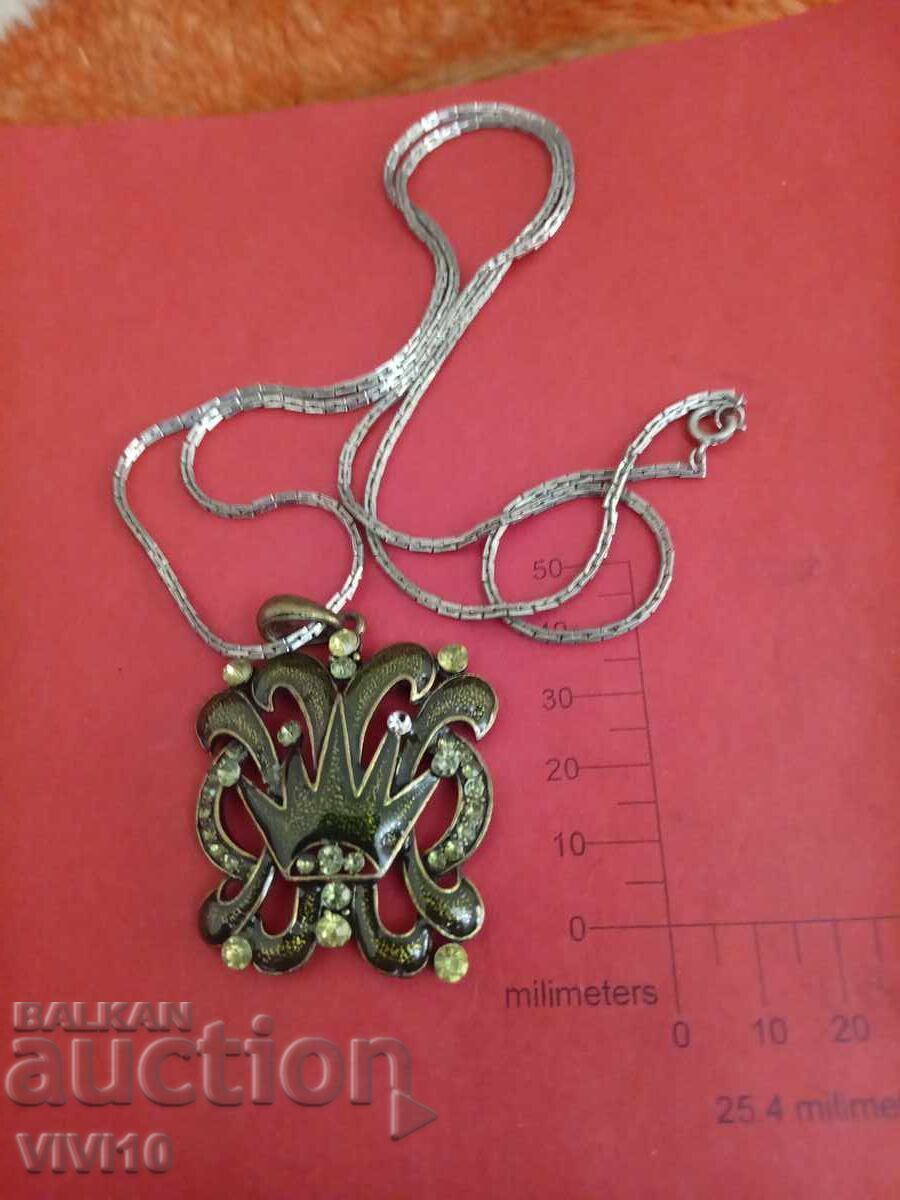 Αρχαίο κολιέ με σμάλτο