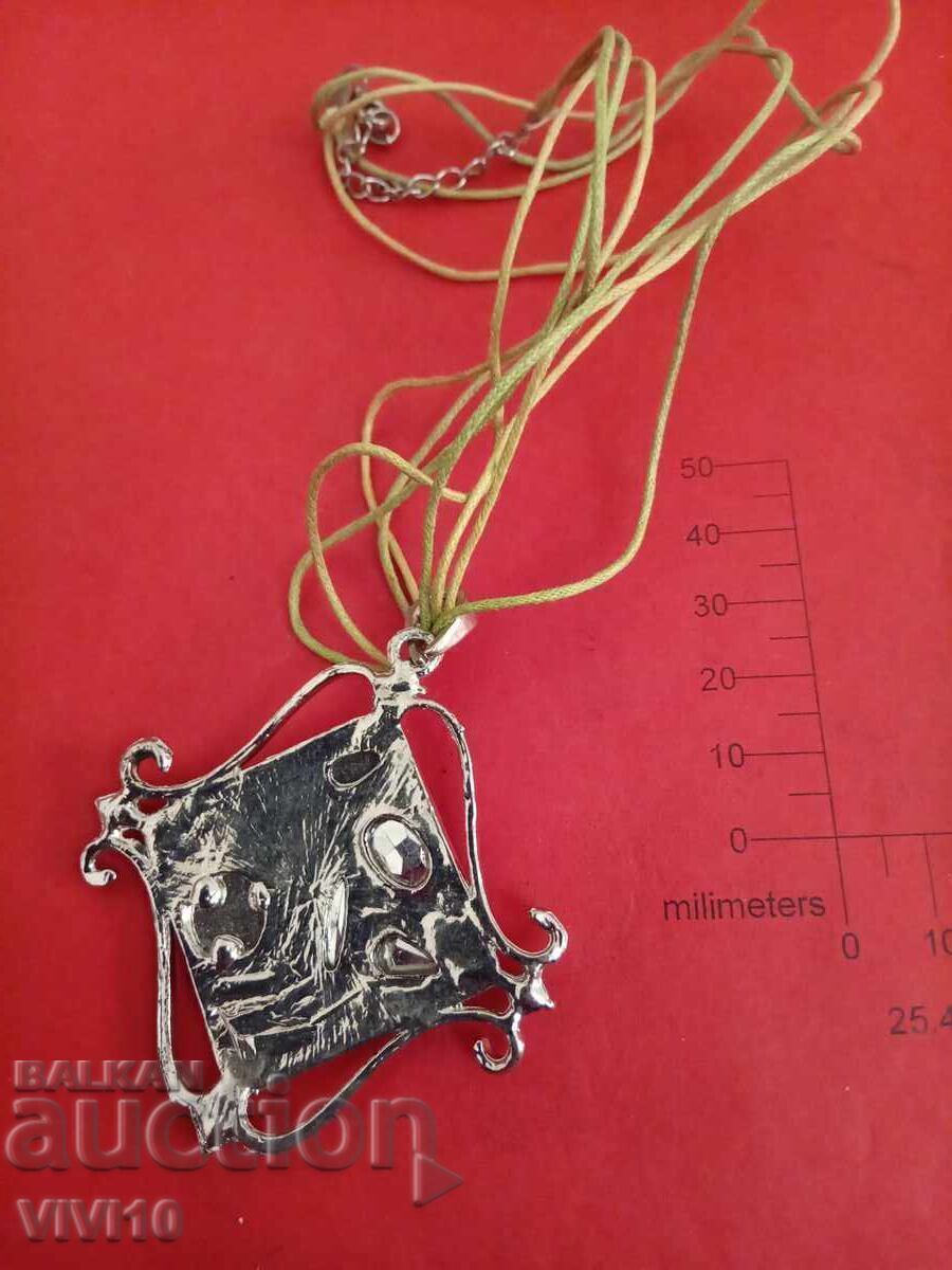 Αρχαίο κολιέ με σμάλτο με τιμή 30.00 BGN | € 15.34 Αρχαίο κολιέ με σμάλτο με τιμή 30.00 BGN | € 15.34