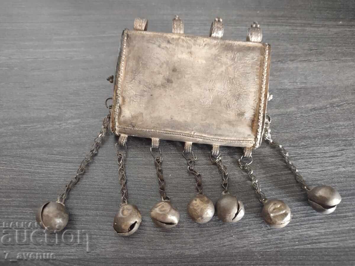 Livrarea Interesant obiect vechi, medalion mare, bijuterie cu pandantive 18.05.25 Livrarea Interesant obiect vechi, medalion mare, bijuterie cu pandantive 18.05.25