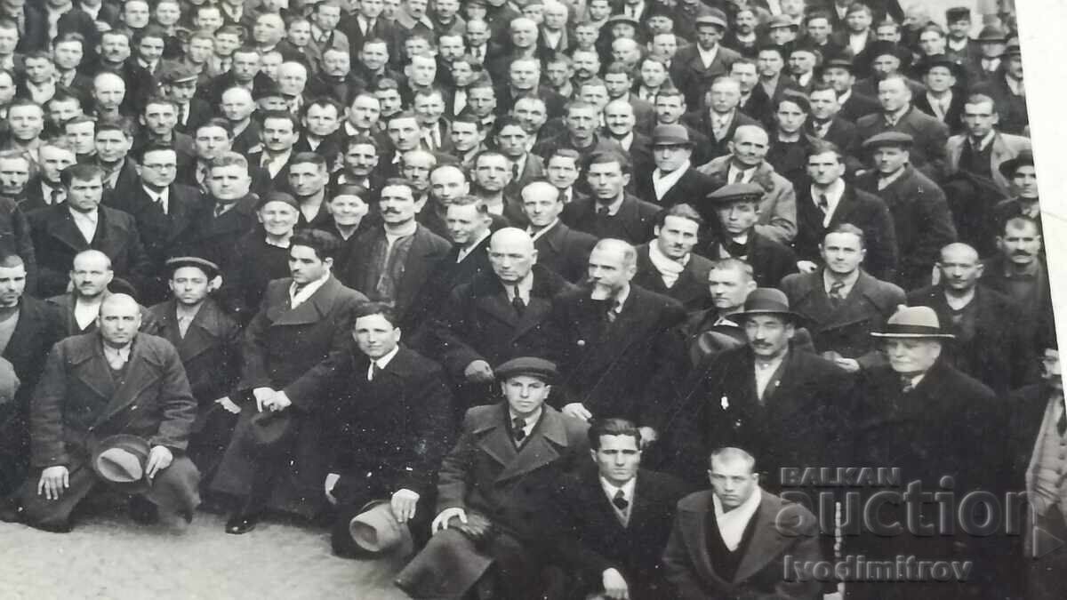 Livrarea Fotografie Sofia Lozarski congres la colț cu GLADĂCIȚĂ și OCHELARI Livrarea Fotografie Sofia Lozarski congres la colț cu GLADĂCIȚĂ și OCHELARI