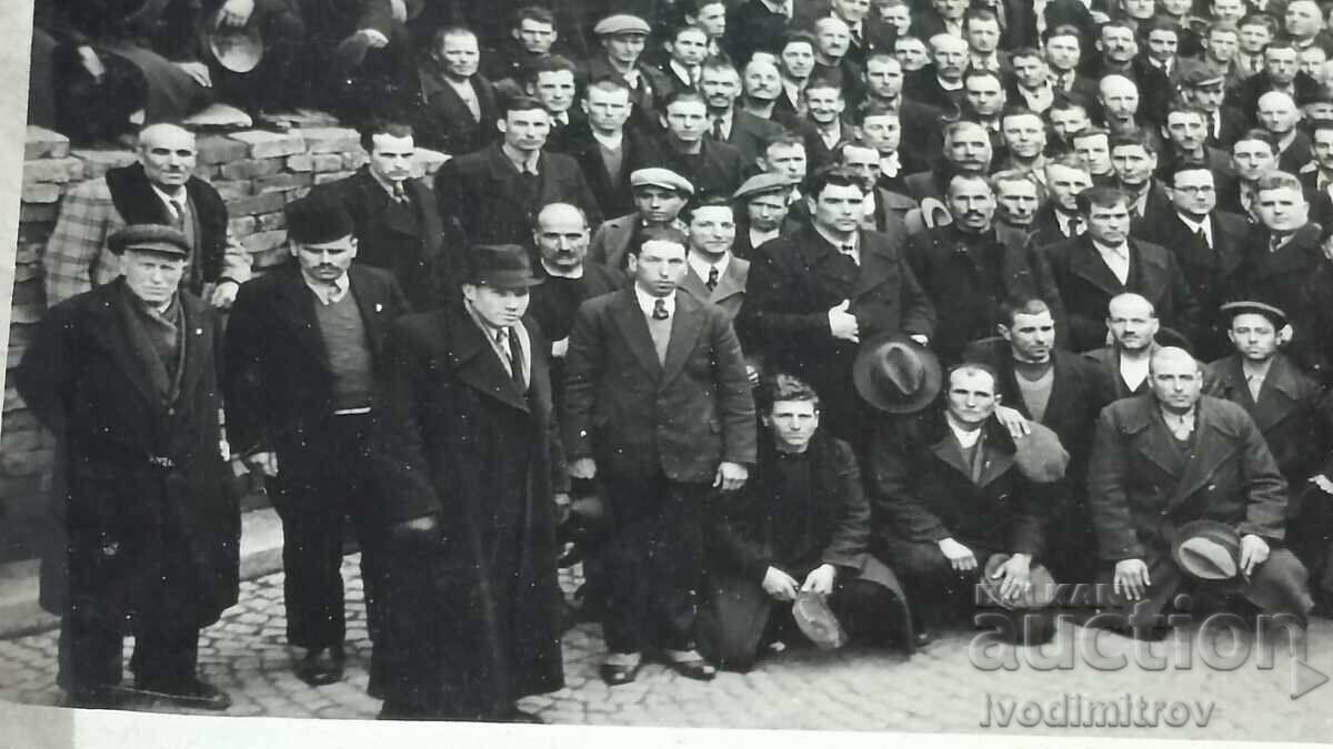 Fotografie Sofia Lozarski congres la colț cu GLADĂCIȚĂ și OCHELARI - 5 Fotografie Sofia Lozarski congres la colț cu GLADĂCIȚĂ și OCHELARI - 5