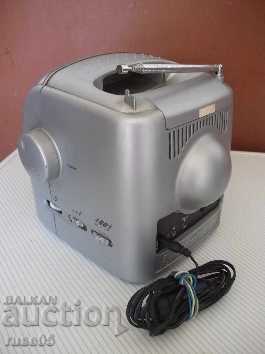 Delivery of Black and white TV "UNITED - UTV8002R" with working radio, vintage Delivery of Black and white TV "UNITED - UTV8002R" with working radio, vintage