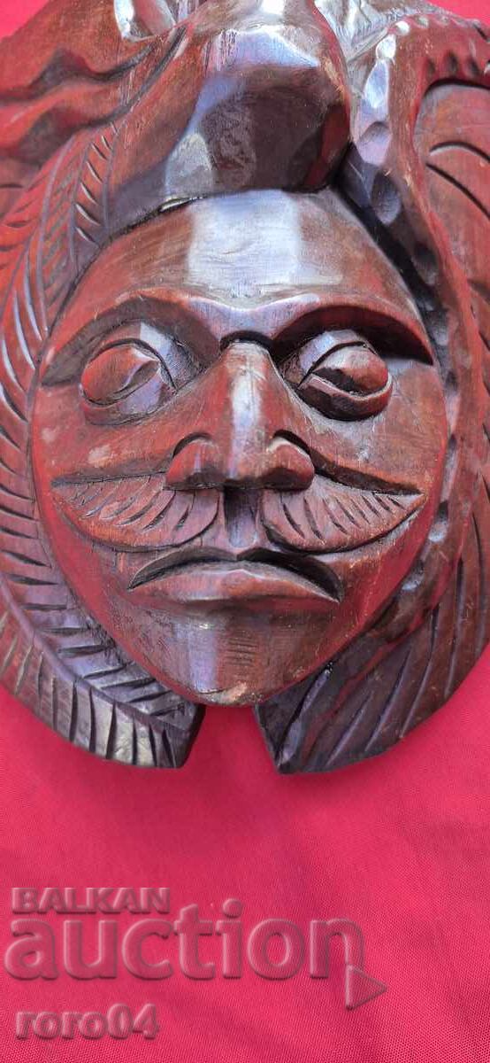 MASCA VECHE DIN LEMN cu preț 67.50 BGN | € 34.51