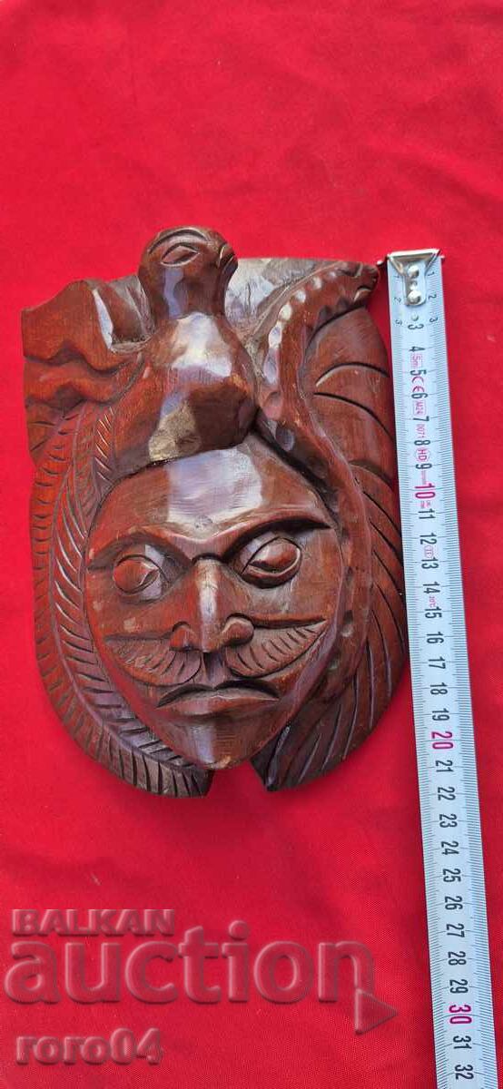 Livrarea MASCA VECHE DIN LEMN