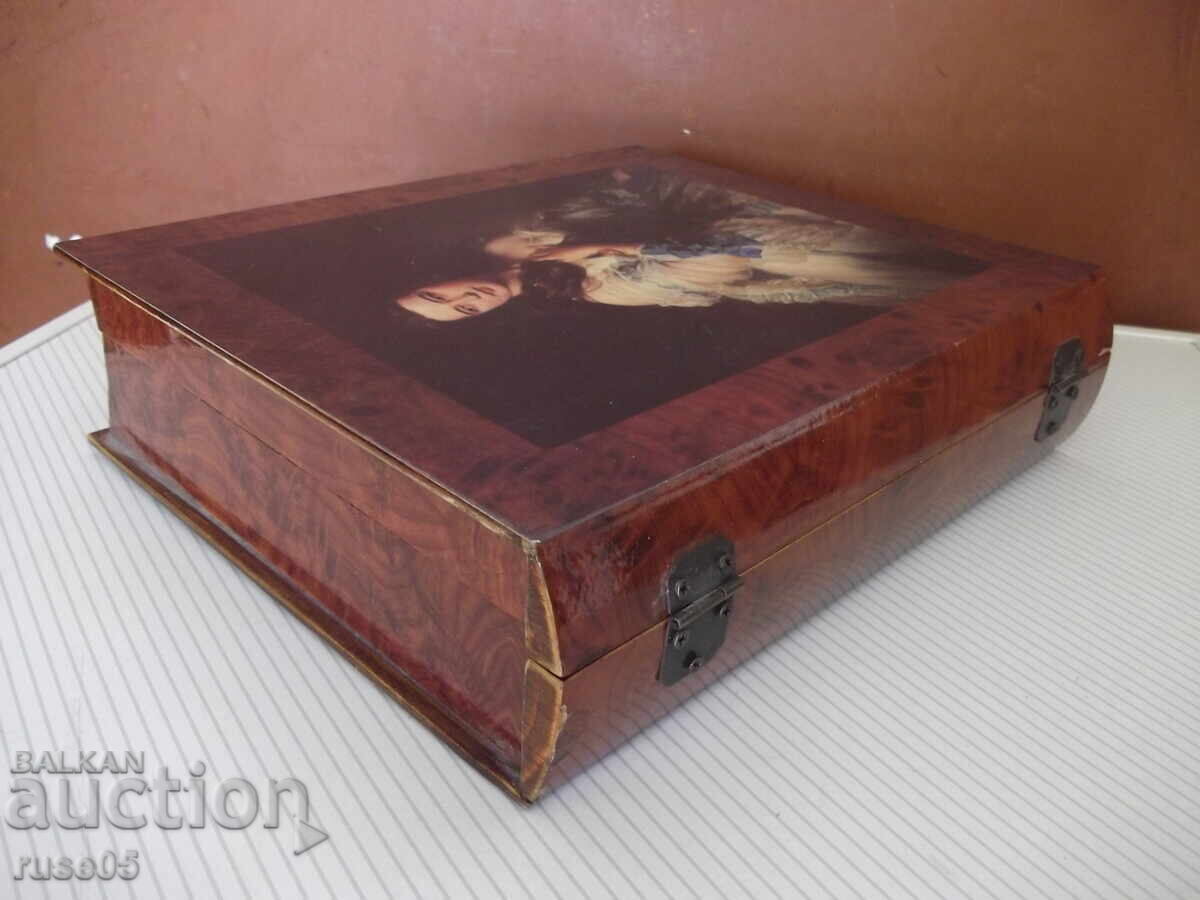 Cutie din lemn cu aplicație cu preț 40.00 BGN | € 20.45 Cutie din lemn cu aplicație cu preț 40.00 BGN | € 20.45