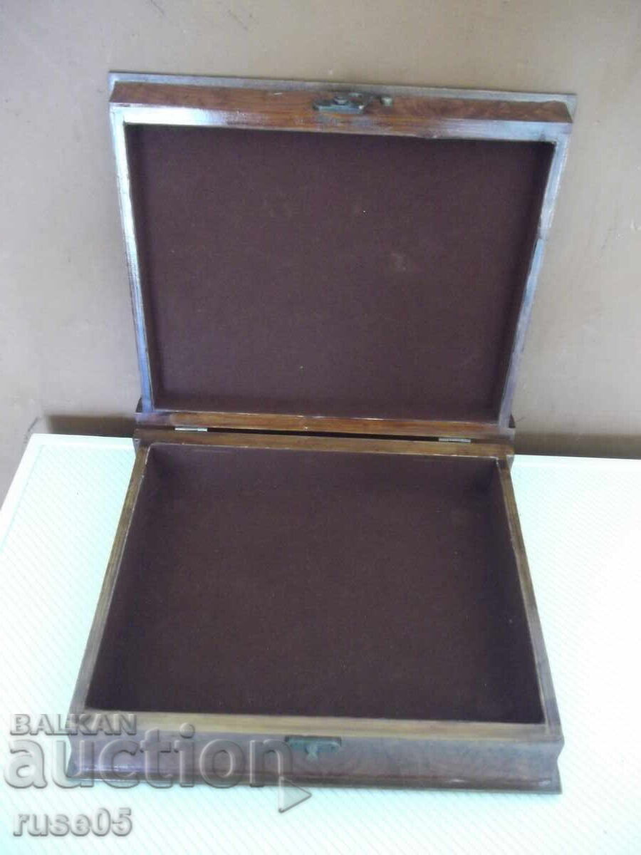 Cutie din lemn cu aplicație - 7 Cutie din lemn cu aplicație - 7