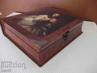 Cutie din lemn cu aplicație