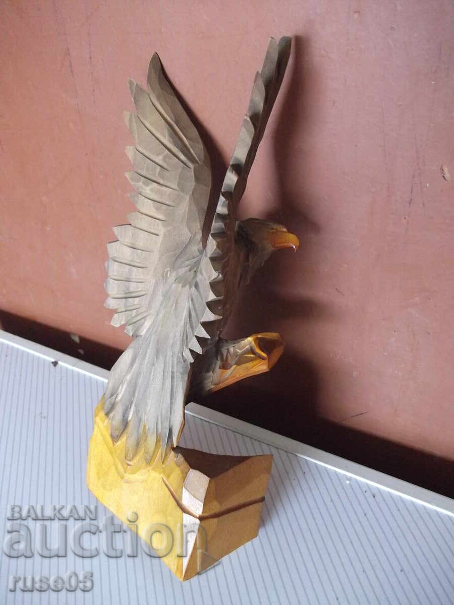 Figurină din lemn "Vultur aterizat pe stâncă" sculptată cu preț 50.00 BGN | € 25.56