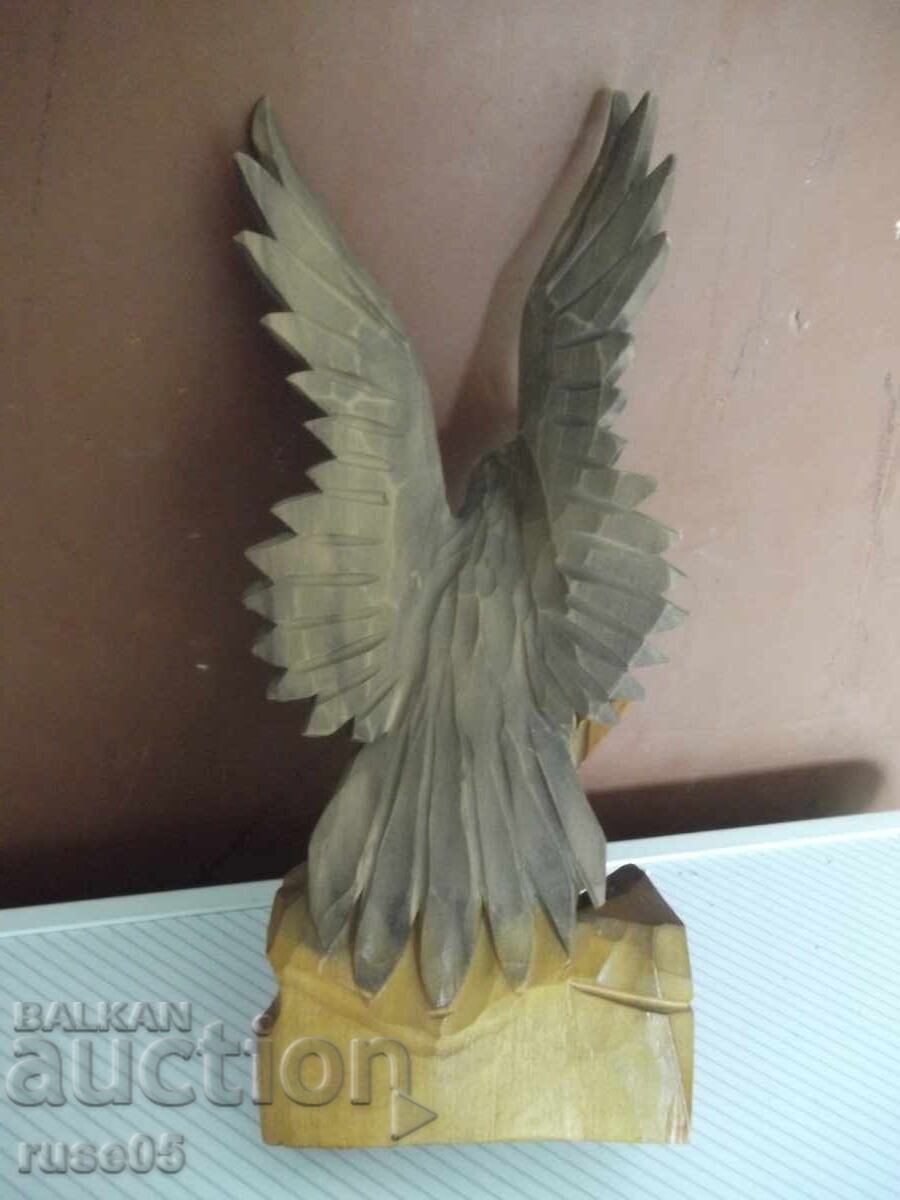 Licitație Figurină din lemn "Vultur aterizat pe stâncă" sculptată