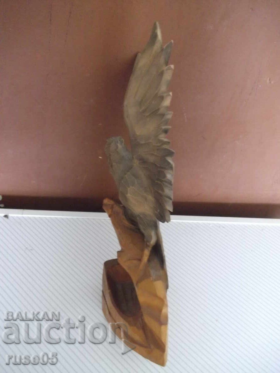Livrarea Figurină din lemn "Vultur aterizat pe stâncă" sculptată