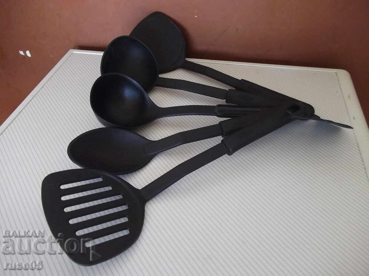 Комплект от 5 бр. прибора за готвене с цена 10.00 лв. | € 5.11