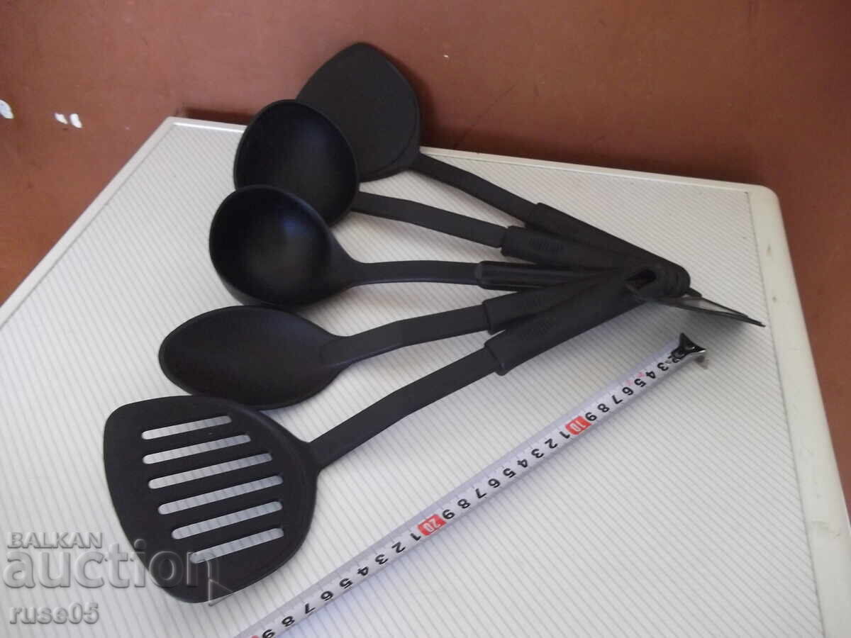 Аукцион Комплект от 5 бр. прибора за готвене