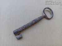 Cheie veche mare pentru lacăt