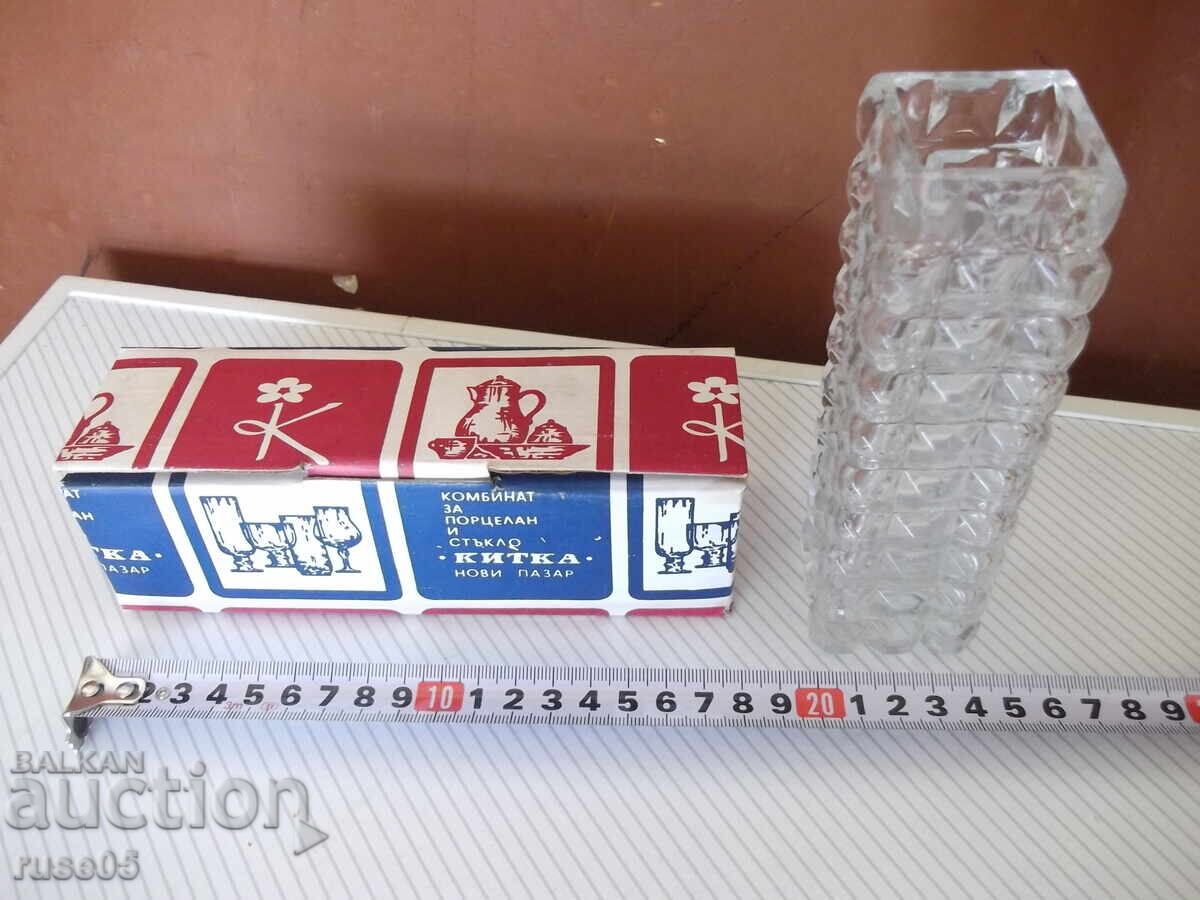 New square glass vase with price 10.00 BGN | € 5.11 New square glass vase with price 10.00 BGN | € 5.11