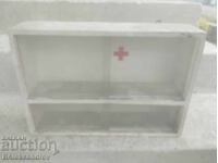 Стара дървена аптечка от соца