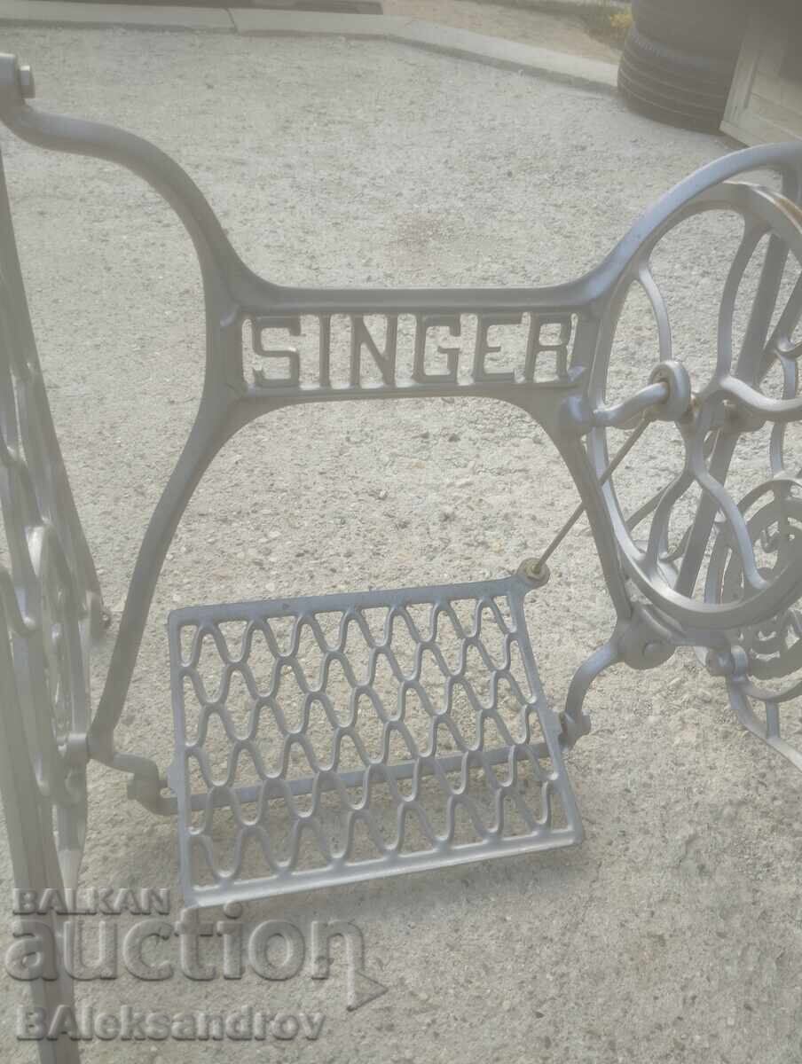 Πόδια από ραπτομηχανή SINGER με τιμή 130.00 BGN | € 66.47