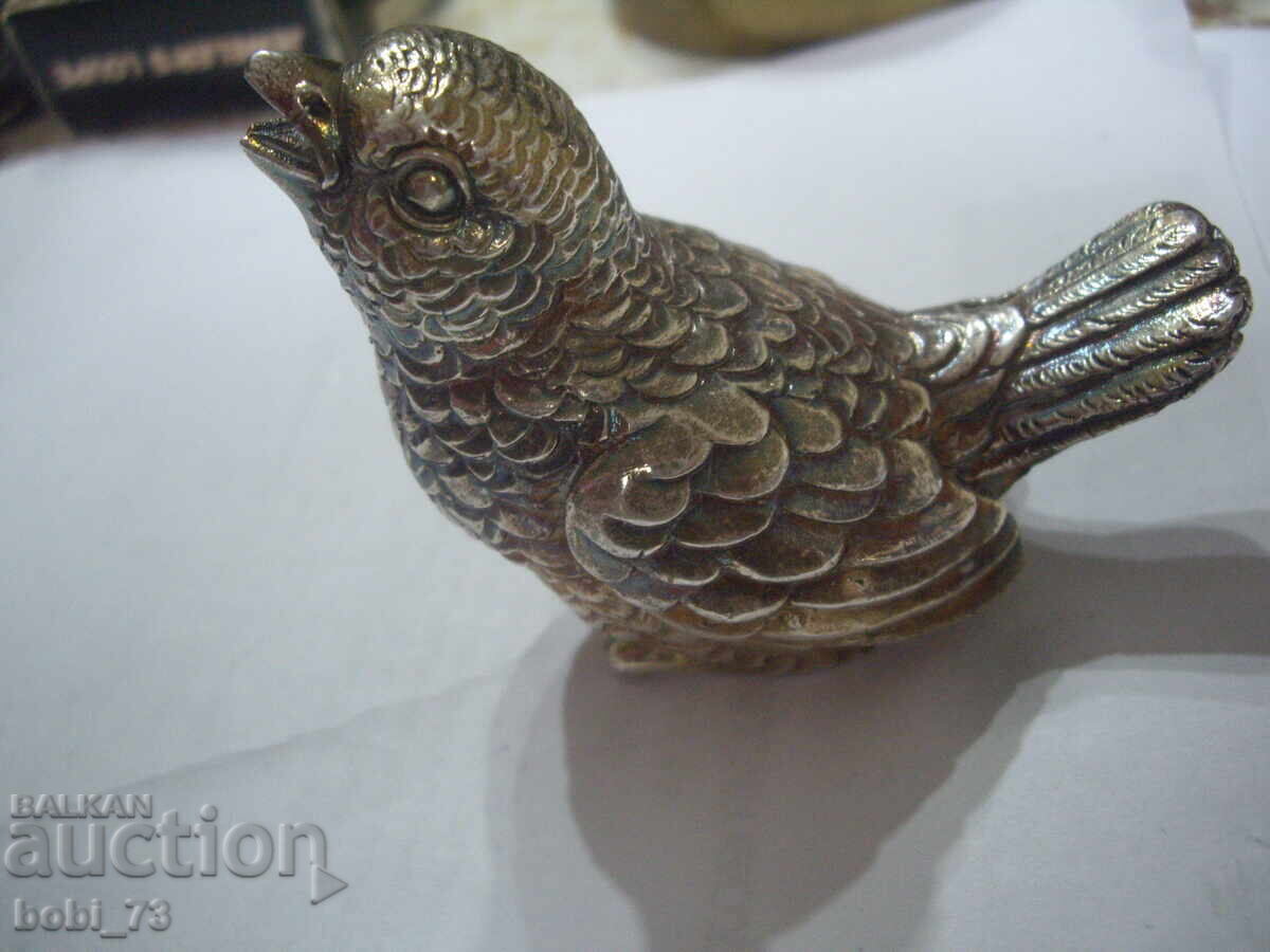 Licitație Pui foarte frumos Licitație Pui foarte frumos